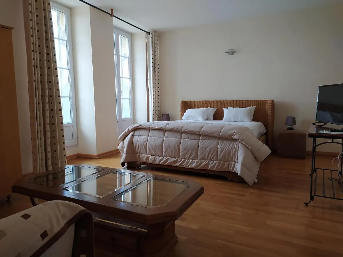 Hotel Bellevue Puy-l'Eveque 3*,