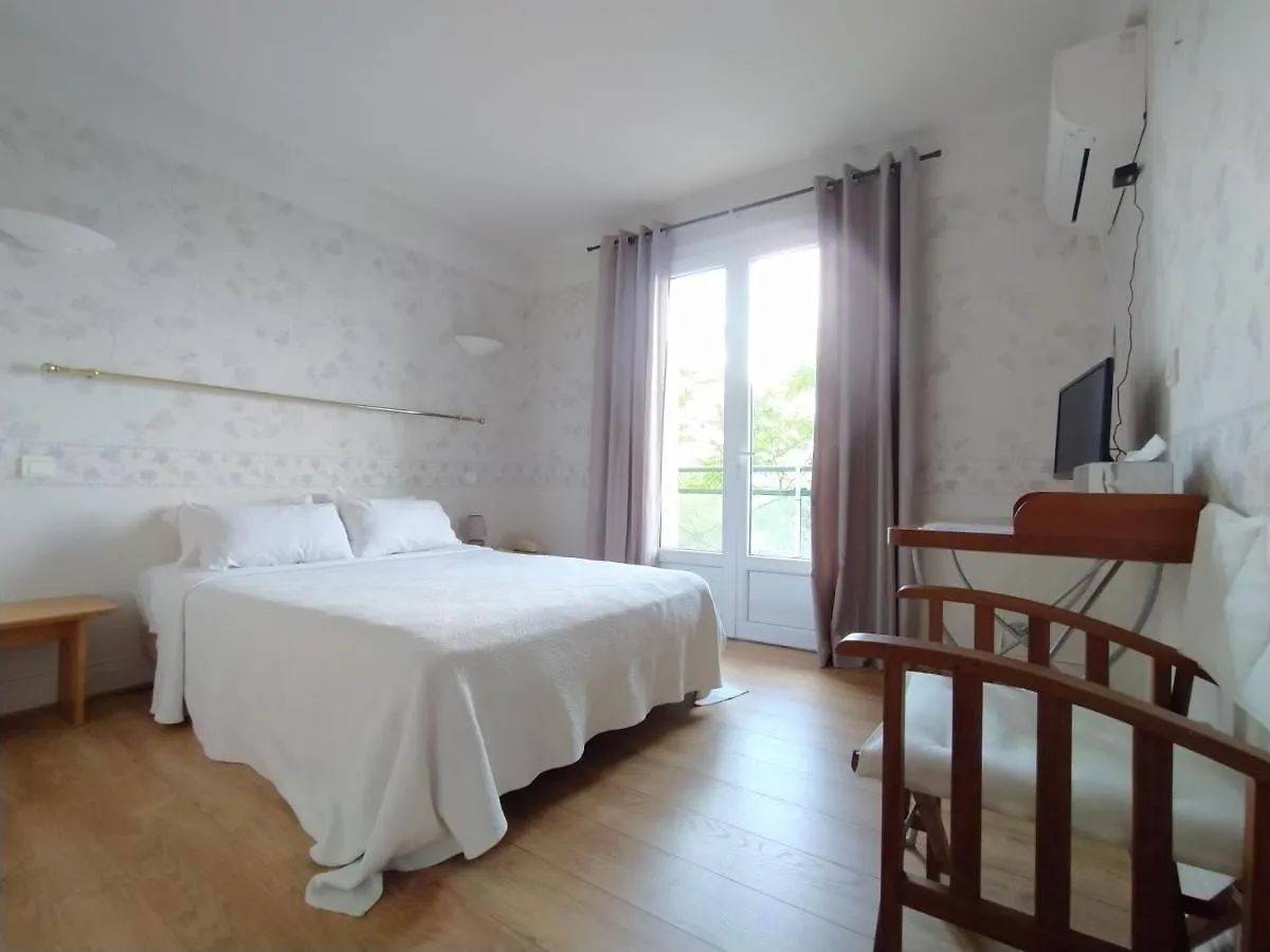 Hotel Bellevue Puy-l'Eveque 3*,  France